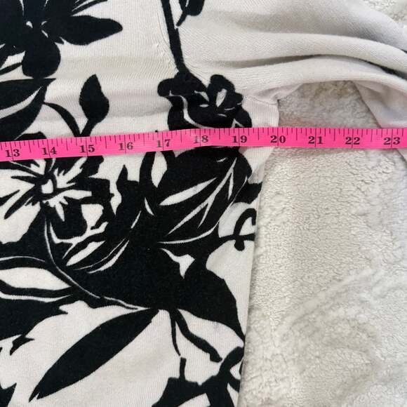 ECI Cardigan Womens Small White Black Jumbo Floral Abstract Button Up Sweater - Picture 4 of 7